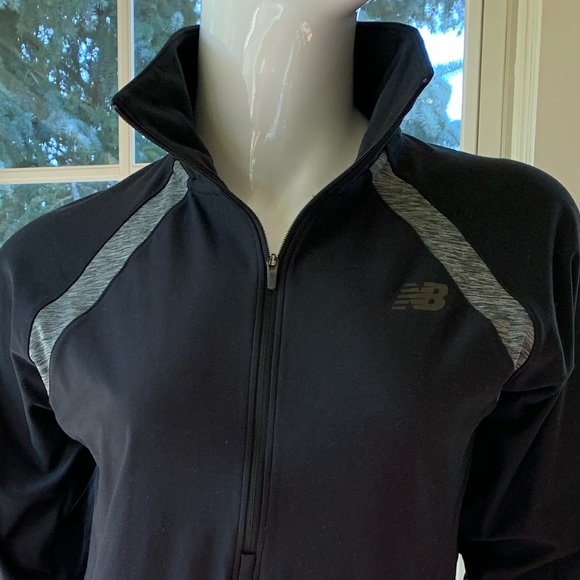 New Balance - women’s long sleeves thermal (Sz M) - Picture 2 of 4